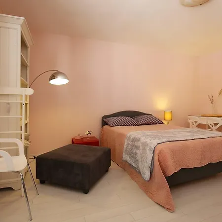 Downtown 2br 扎达尔